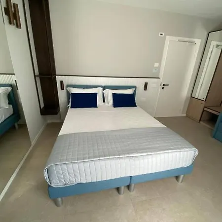 Petit מלון קאורלה