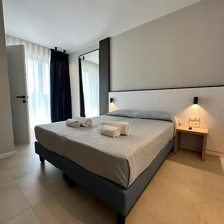 Petit מלון קאורלה