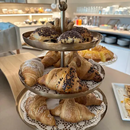 Petit 3* קאורלה