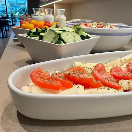 Petit מלון קאורלה