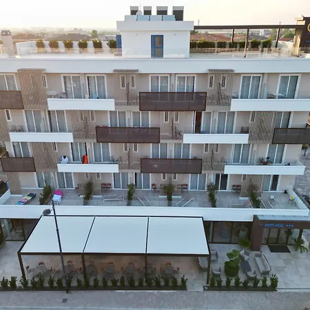 מלון Petit קאורלה