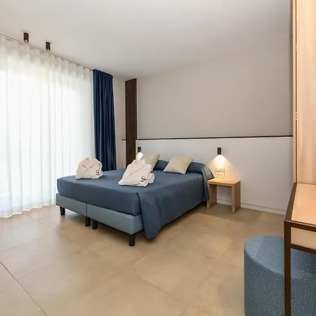 Hotel Petit 3*