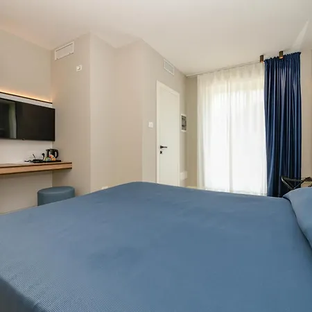 Hotel Petit