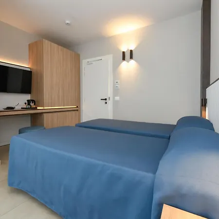 Hotel Petit 3*