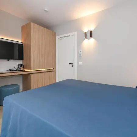 Petit Hotel
