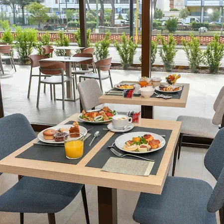 Petit Hotel 3*